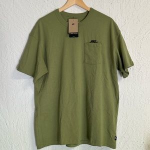 NWT Nike Sportswear Premium Pocket T-shirt | Sz L